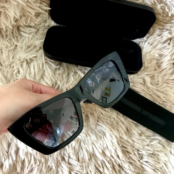 MCQ by Alexander McQueen - Picture 6 of 7